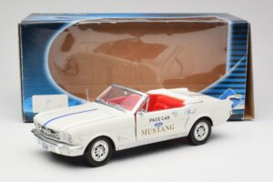 Ford Mustang Pace Car Wimbledon White Solido 1:18 81578 Метал — снимка 8 от 8