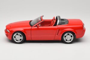 Ford Mustang S197 GT Кабриолет Червен Beanstalk Group 1:18 FOR10016R Метал — снимка 4 от 8