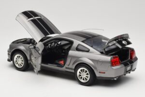 Ford Mustang S197 Shelby GT500 40th Anniversary Сив Shelby Collectibles 1:18 DC075005 Метал — снимка 5 от 8