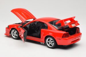 Ford Mustang SVT Cobra R SN95 Червен Maisto 1:18 531872 Метал — снимка 5 от 8