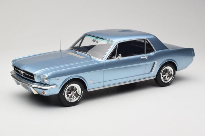 Ford Mustang V8 Hardtop Pony GT Silver Blue GT Spirit 1:12 G089 Смола