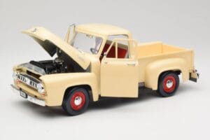 Ford Pickup Colonial Бял Road Legends 1:18 92148 Метал — снимка 2 от 8