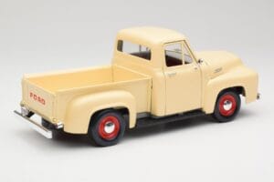 Ford Pickup Colonial Бял Road Legends 1:18 92148 Метал — снимка 3 от 8