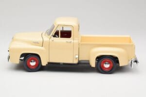 Ford Pickup Colonial Бял Road Legends 1:18 92148 Метал — снимка 4 от 8