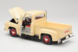 Ford Pickup Colonial Бял Road Legends 1:18 92148 Метал — снимка 5 от 8