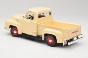 Ford Pickup Colonial Бял Road Legends 1:18 92148 Метал — снимка 7 от 8