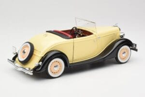 Ford Roadster Dearborn Yellow Solido 1:18 8008 Метал — снимка 3 от 8