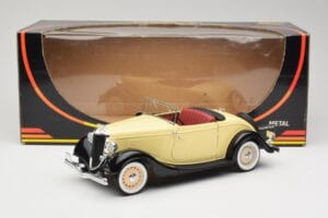 Ford Roadster Dearborn Yellow Solido 1:18 8008 Метал — снимка 8 от 8