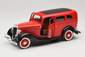Ford Sedan Червен Solido 1:18 8066 Метал — снимка 2 от 8