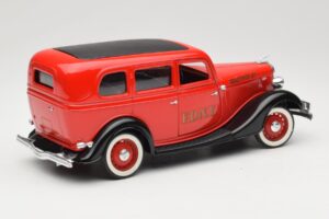 Ford Sedan Червен Solido 1:18 8066 Метал — снимка 3 от 8