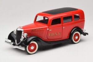 Ford Sedan Червен Solido 1:18 8066 Метал