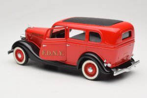 Ford Sedan Червен Solido 1:18 8066 Метал — снимка 5 от 8