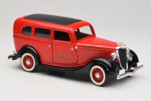 Ford Sedan Червен Solido 1:18 8066 Метал — снимка 6 от 8