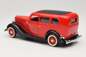 Ford Sedan Червен Solido 1:18 8066 Метал — снимка 7 от 8