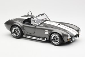 Ford Shelby Cobra 427 S/C Сив Металик С Бели Ивици Kyosho 1:18 08045GRW Метал — снимка 6 от 8