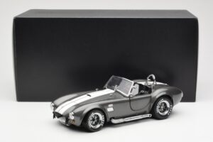 Ford Shelby Cobra 427 S/C Сив Металик С Бели Ивици Kyosho 1:18 08045GRW Метал — снимка 8 от 8