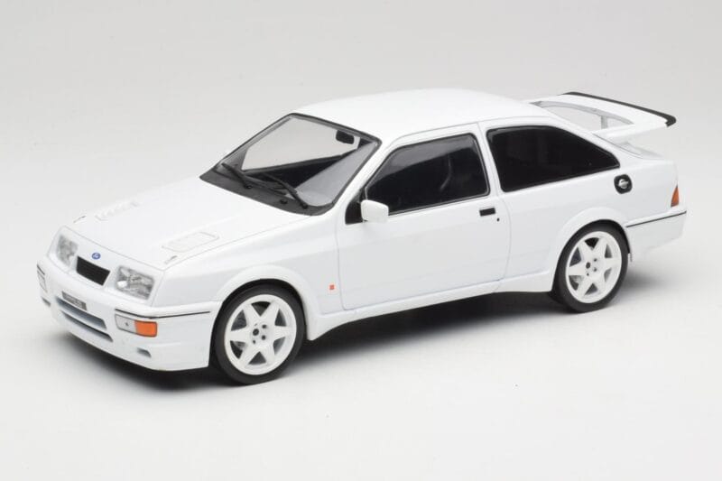 Ford Sierra RS Cosworth Бял IXO 1:18 18CMC121 Метал