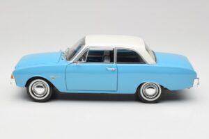 Ford Taunus 12M P1 Taunus Blue Revell 1:18 08880 Метал — снимка 4 от 8