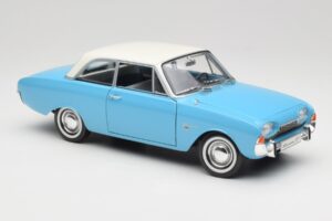 Ford Taunus 12M P1 Taunus Blue Revell 1:18 08880 Метал — снимка 6 от 8