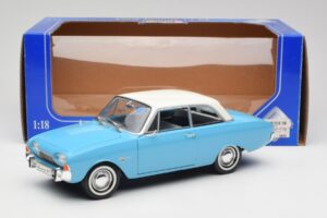 Ford Taunus 12M P1 Taunus Blue Revell 1:18 08880 Метал — снимка 8 от 8