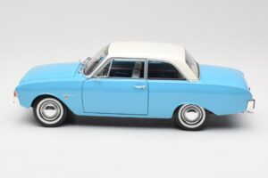 Ford Taunus 17M P2 Син Revell 1:18 08817 Метал — снимка 4 от 8