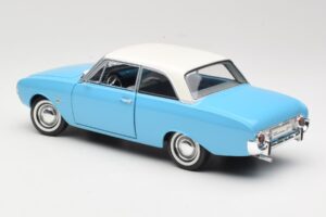 Ford Taunus 17M P2 Син Revell 1:18 08817 Метал — снимка 7 от 8