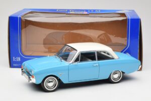 Ford Taunus 17M P2 Син Revell 1:18 08817 Метал — снимка 8 от 8
