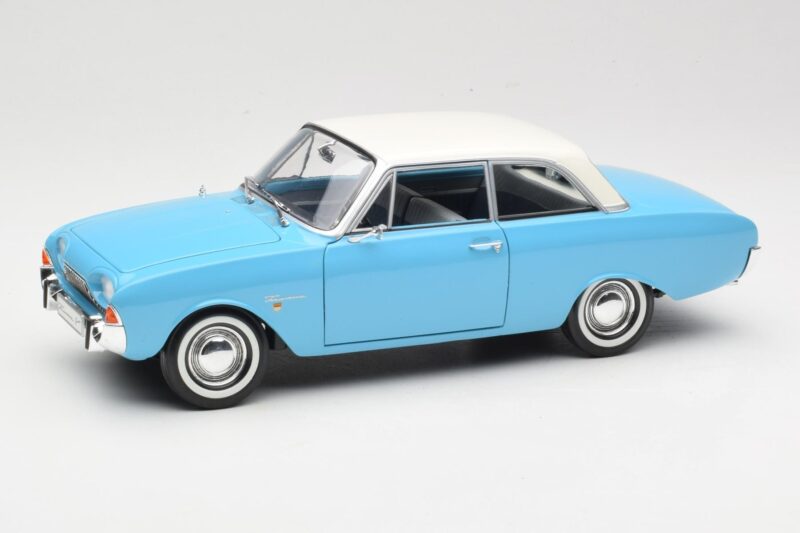 Ford Taunus 17M P2 Син Revell 1:18 08817 Метал