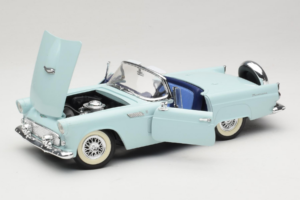 Ford Thunderbird Зелен Revell 1:18 8804-G1 Метал — снимка 2 от 8