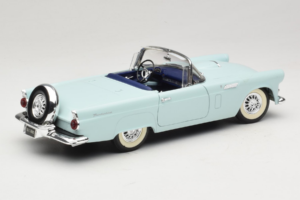 Ford Thunderbird Зелен Revell 1:18 8804-G1 Метал — снимка 3 от 8