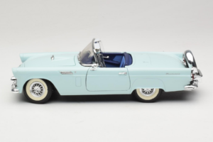 Ford Thunderbird Зелен Revell 1:18 8804-G1 Метал — снимка 4 от 8