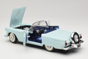 Ford Thunderbird Зелен Revell 1:18 8804-G1 Метал — снимка 5 от 8