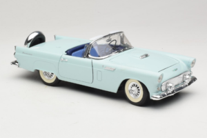 Ford Thunderbird Зелен Revell 1:18 8804-G1 Метал — снимка 6 от 8