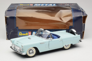 Ford Thunderbird Зелен Revell 1:18 8804-G1 Метал — снимка 8 от 8