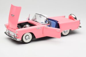 Ford Thunderbird Розов Revell 1:18 8804 Метал — снимка 2 от 8