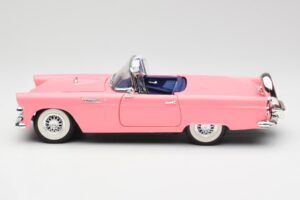 Ford Thunderbird Розов Revell 1:18 8804 Метал — снимка 4 от 8