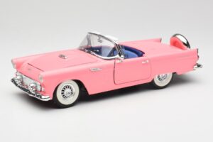 Ford Thunderbird Розов Revell 1:18 8804 Метал