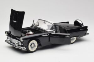 Ford Thunderbird Кабриолет Черен Revell 1:18 8818-M1 Метал — снимка 2 от 8