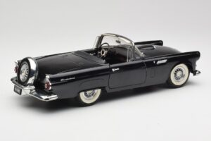 Ford Thunderbird Кабриолет Черен Revell 1:18 8818-M1 Метал — снимка 3 от 8