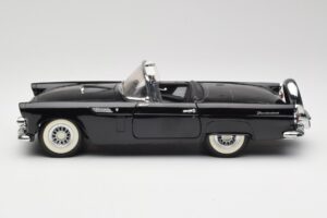 Ford Thunderbird Кабриолет Черен Revell 1:18 8818-M1 Метал — снимка 4 от 8