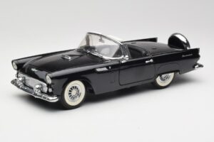 Ford Thunderbird Кабриолет Черен Revell 1:18 8818-M1 Метал