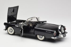 Ford Thunderbird Кабриолет Черен Revell 1:18 8818-M1 Метал — снимка 5 от 8