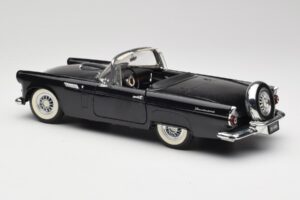 Ford Thunderbird Кабриолет Черен Revell 1:18 8818-M1 Метал — снимка 7 от 8