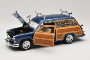 Ford Woody Station Wagon Bayview Blue Surf Shop Motor City 1:18 60002 Метал — снимка 2 от 8