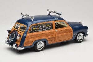 Ford Woody Station Wagon Bayview Blue Surf Shop Motor City 1:18 60002 Метал — снимка 3 от 8