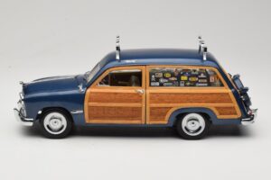 Ford Woody Station Wagon Bayview Blue Surf Shop Motor City 1:18 60002 Метал — снимка 4 от 8