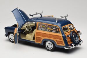 Ford Woody Station Wagon Bayview Blue Surf Shop Motor City 1:18 60002 Метал — снимка 5 от 8