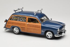 Ford Woody Station Wagon Bayview Blue Surf Shop Motor City 1:18 60002 Метал — снимка 6 от 8
