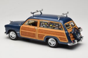 Ford Woody Station Wagon Bayview Blue Surf Shop Motor City 1:18 60002 Метал — снимка 7 от 8