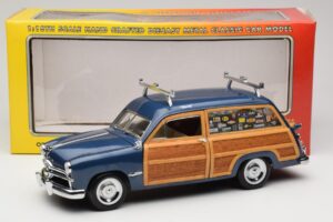 Ford Woody Station Wagon Bayview Blue Surf Shop Motor City 1:18 60002 Метал — снимка 8 от 8